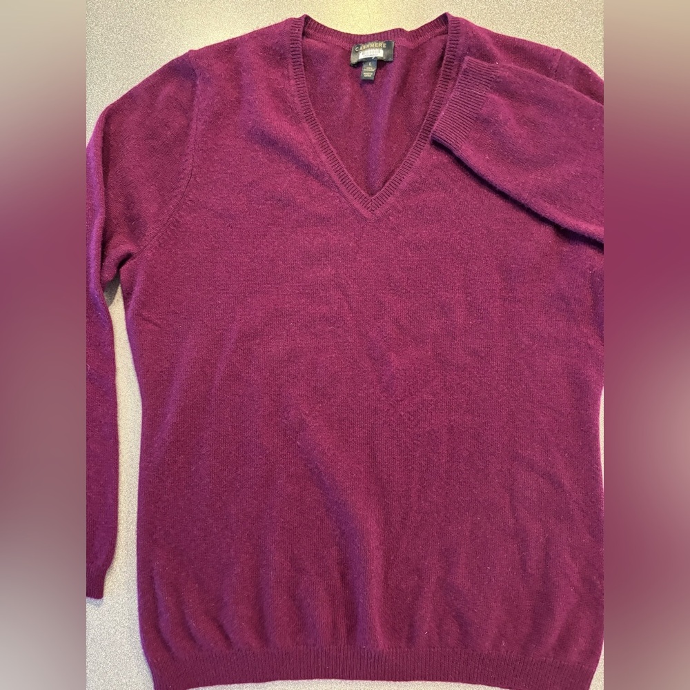 Charter Club Cashmere V-Neck Sweater in Rich Purple. Women’s‎ Large